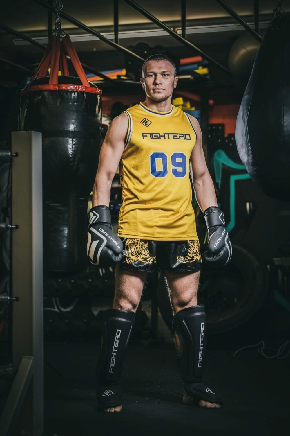 boxing gloves matt shin pads